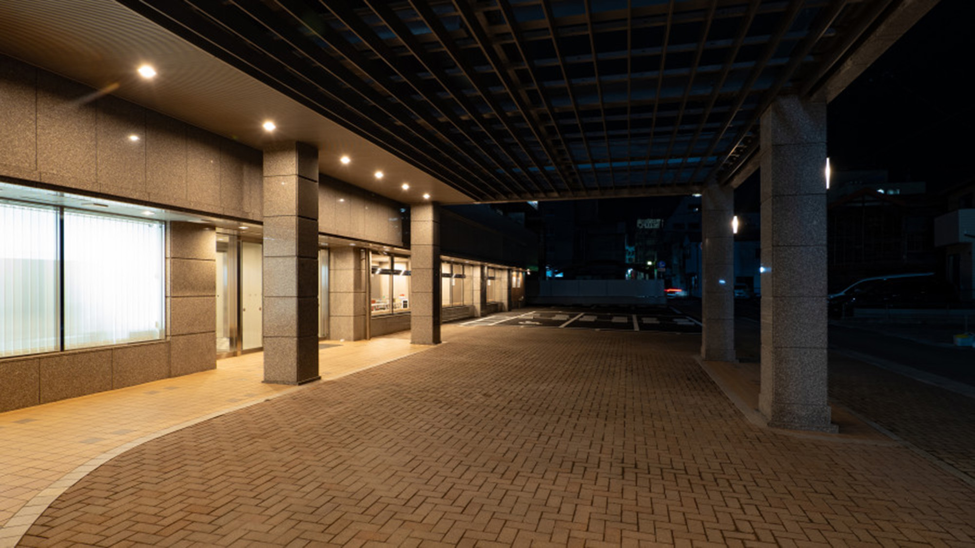 外観（夜）