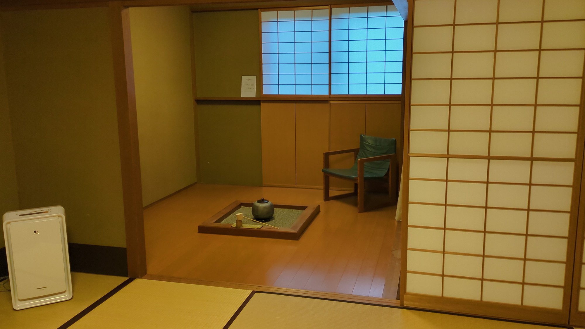 純和室12.5畳＋囲炉裏の間