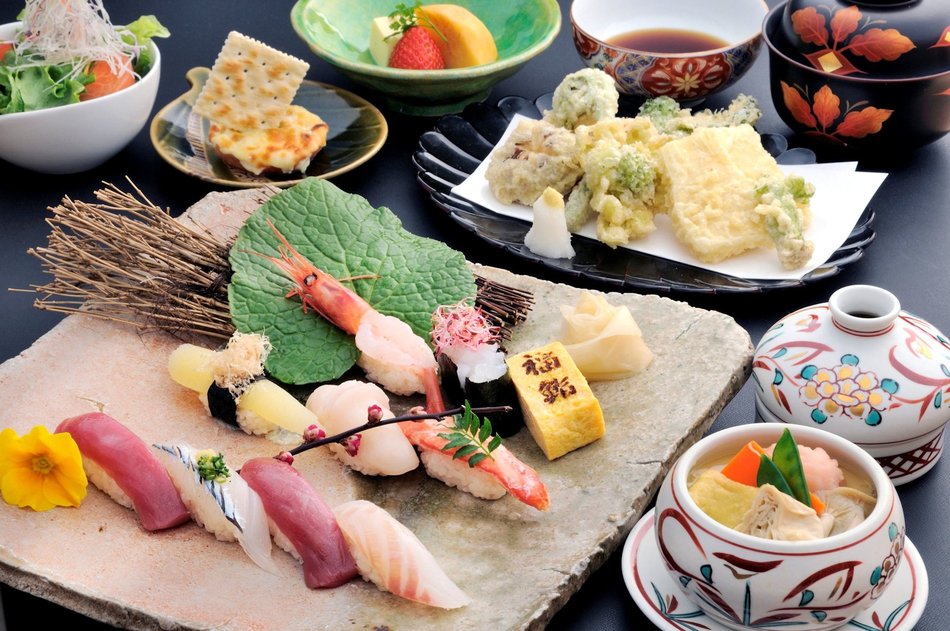 【福鮨】鮨会席としてお料理にもこだわった会席料理がお楽しみいただけます。