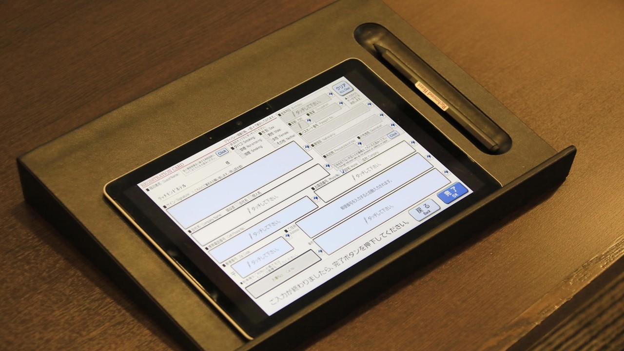フロントチェックイン用タブレット