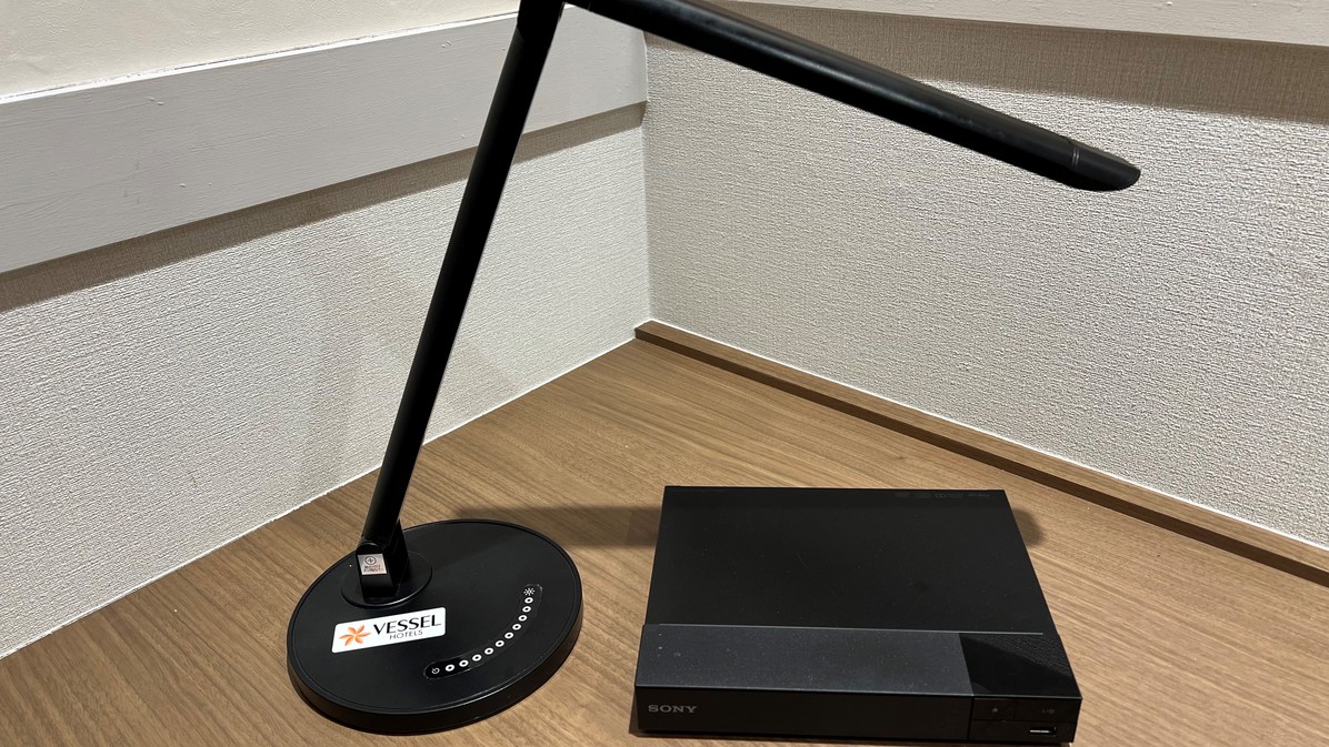 電気スタンド・Blu-rayレコーダー