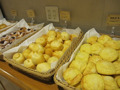 【朝食焼きたてパン】