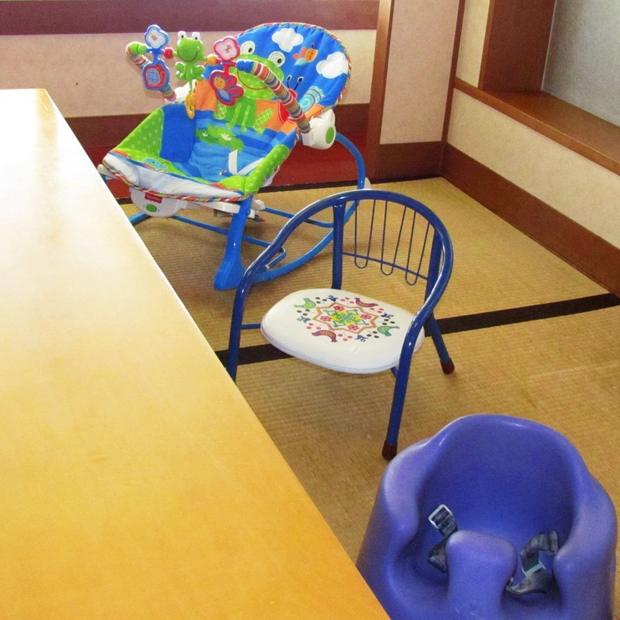 赤ちゃんや小さなお子さまも安心！さまざまな種類の椅子を取り揃えております。