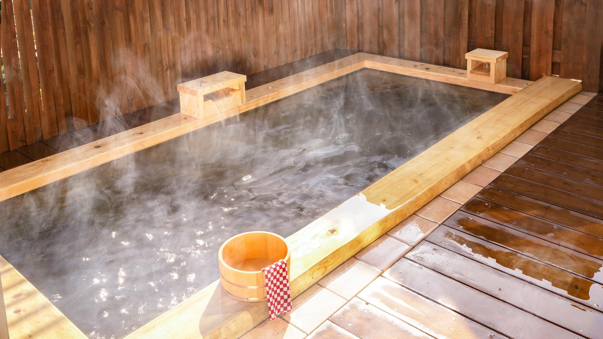 桜館…;陽の湯。内湯・立ち湯と露天風呂