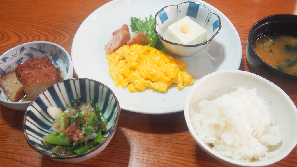 朝食（スクランブルエッグ）