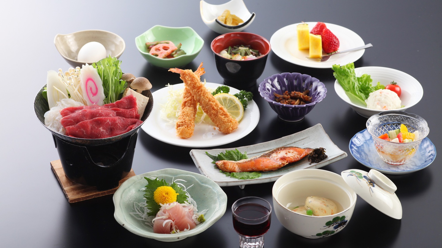 *夕食一例/きのこ鍋や信州蕎麦など、地産にこだわった和食中心のお食事です。