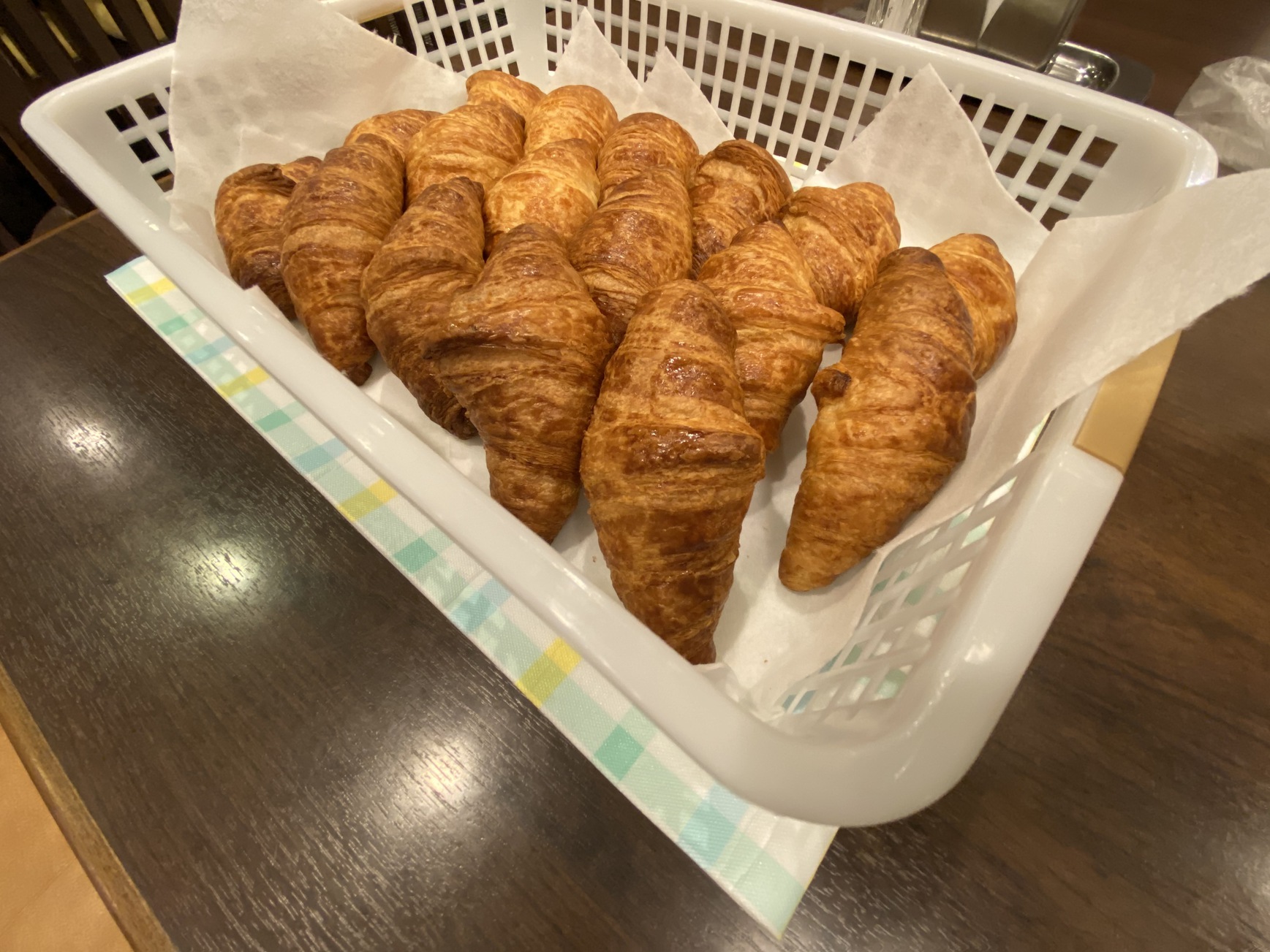 朝食焼き立てクロワッサン2