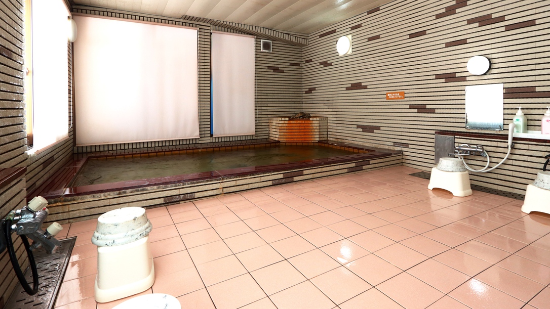 活性石を用いた大浴場は、ミネラルが豊富で身体の芯から温めます。 