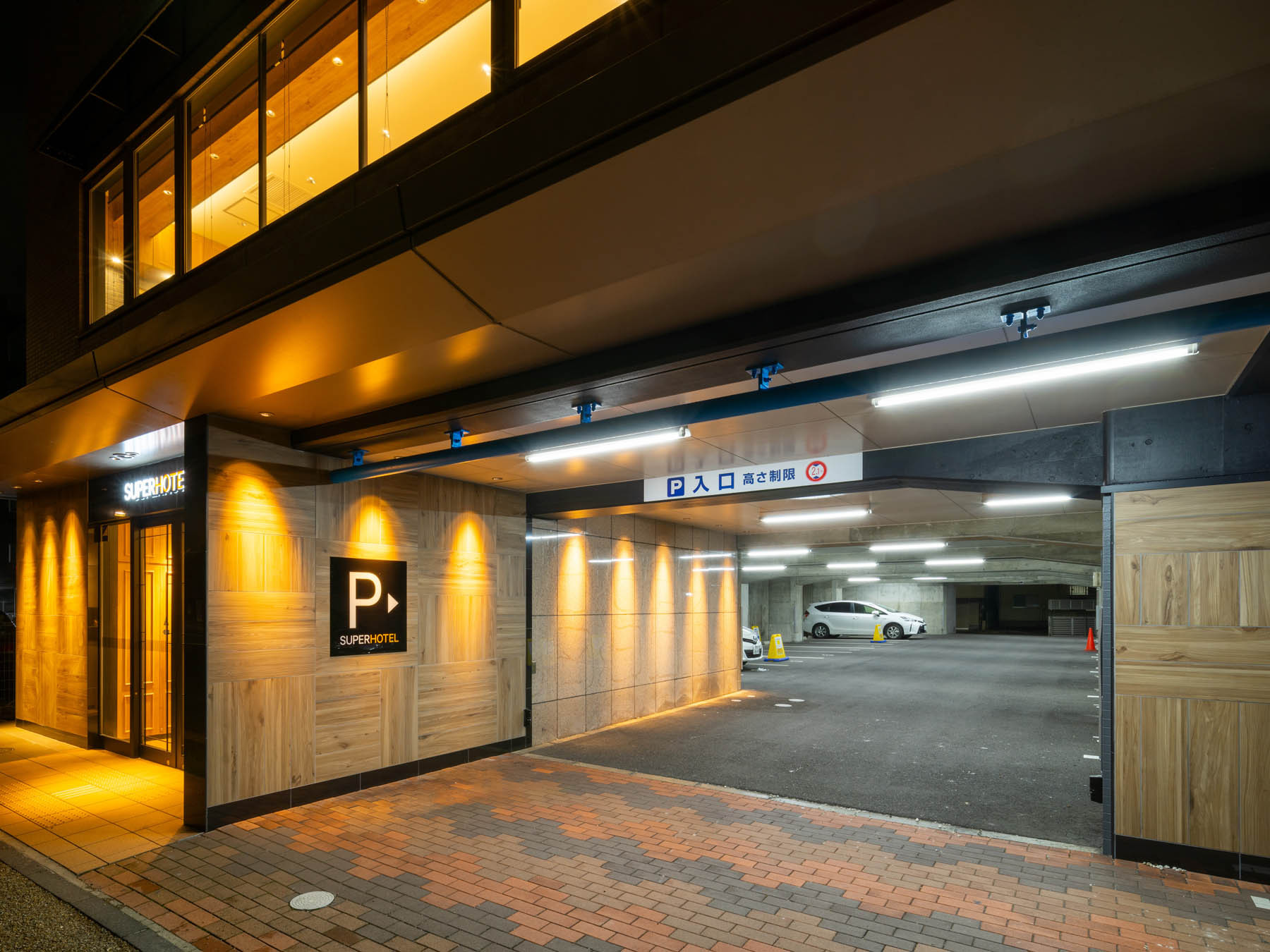Super Hotel Niigata Super Hotel Niigata is perfectly located for both business and leisure guests in Niigata. Both business travelers and tourists can enjoy the propertys facilities and services. Service-minded staff wi