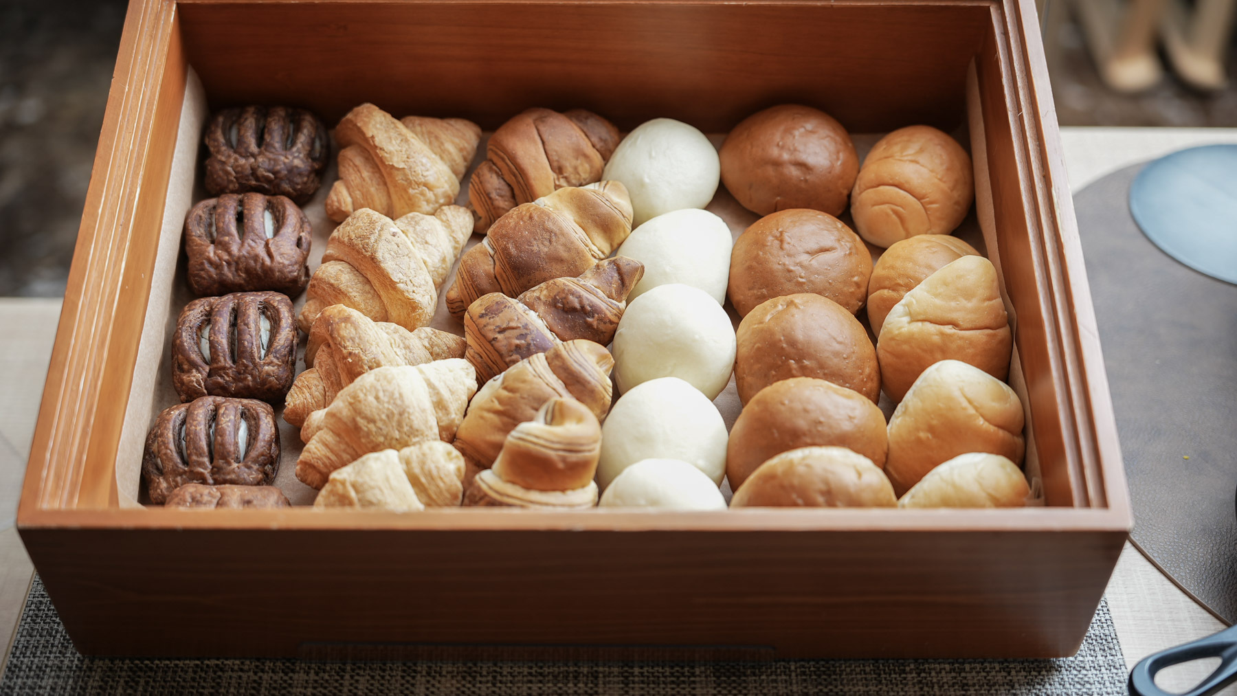 パンも数種類ご用意しております