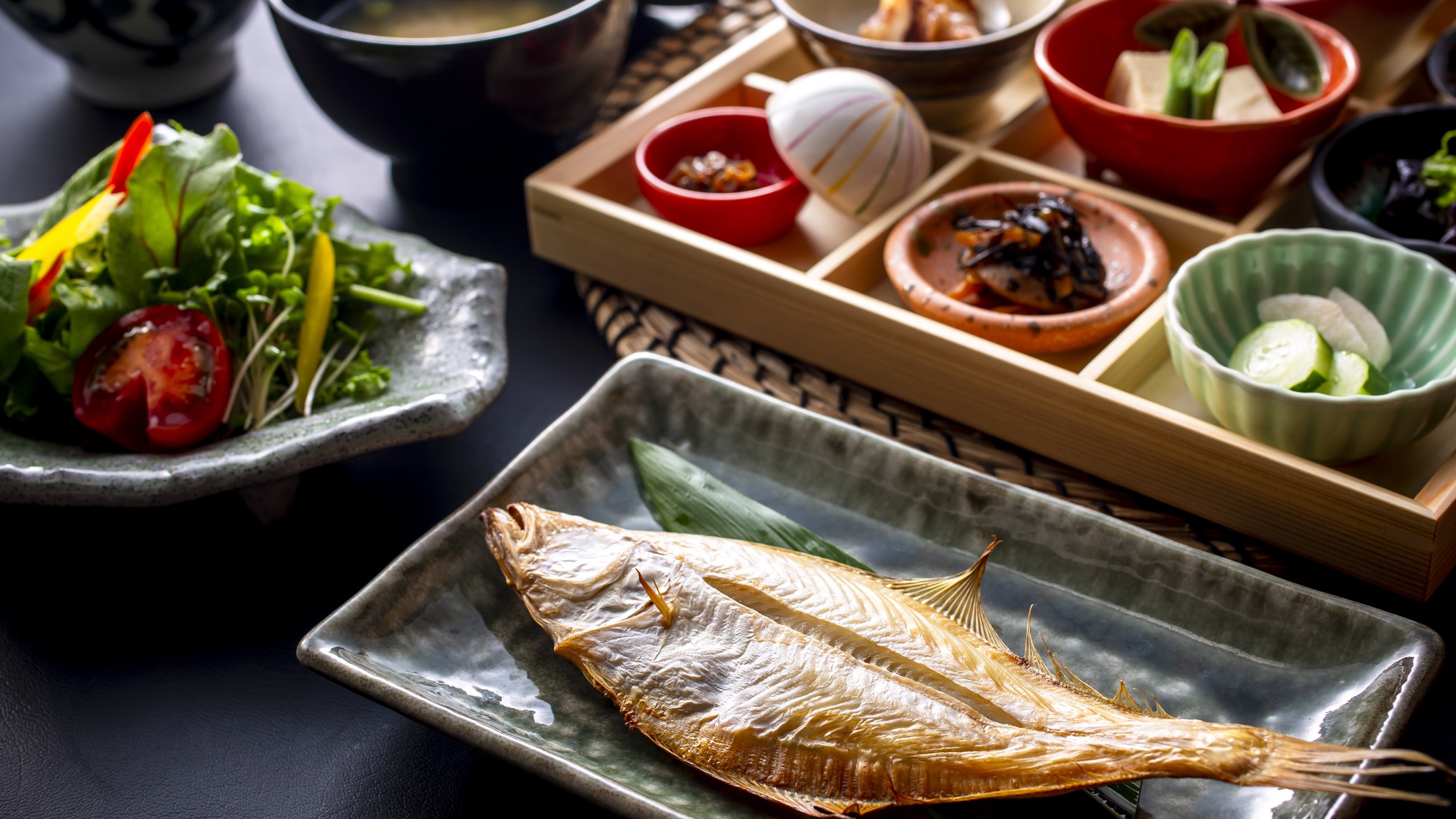 【朝食】大吉の朝食の主役は、「ご飯」。粒の立った甘い自家製コシヒカリ米の美味しさに舌鼓！