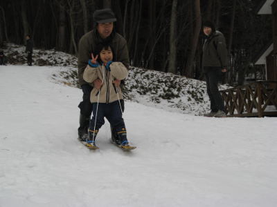 竹スキー作りと雪遊び体験