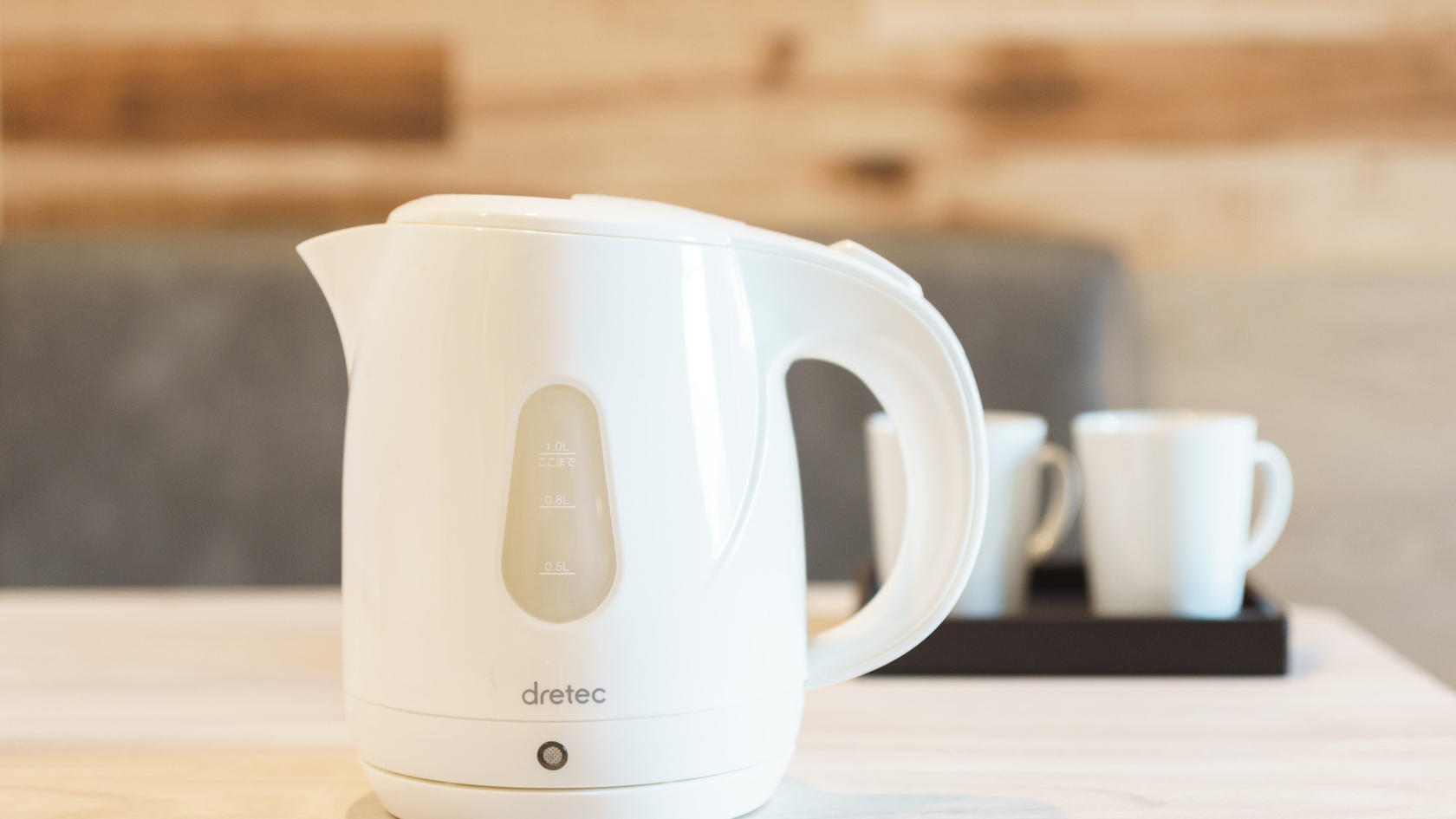 温かい飲み物や夜食などに便利！操作も簡単な電気ケトル