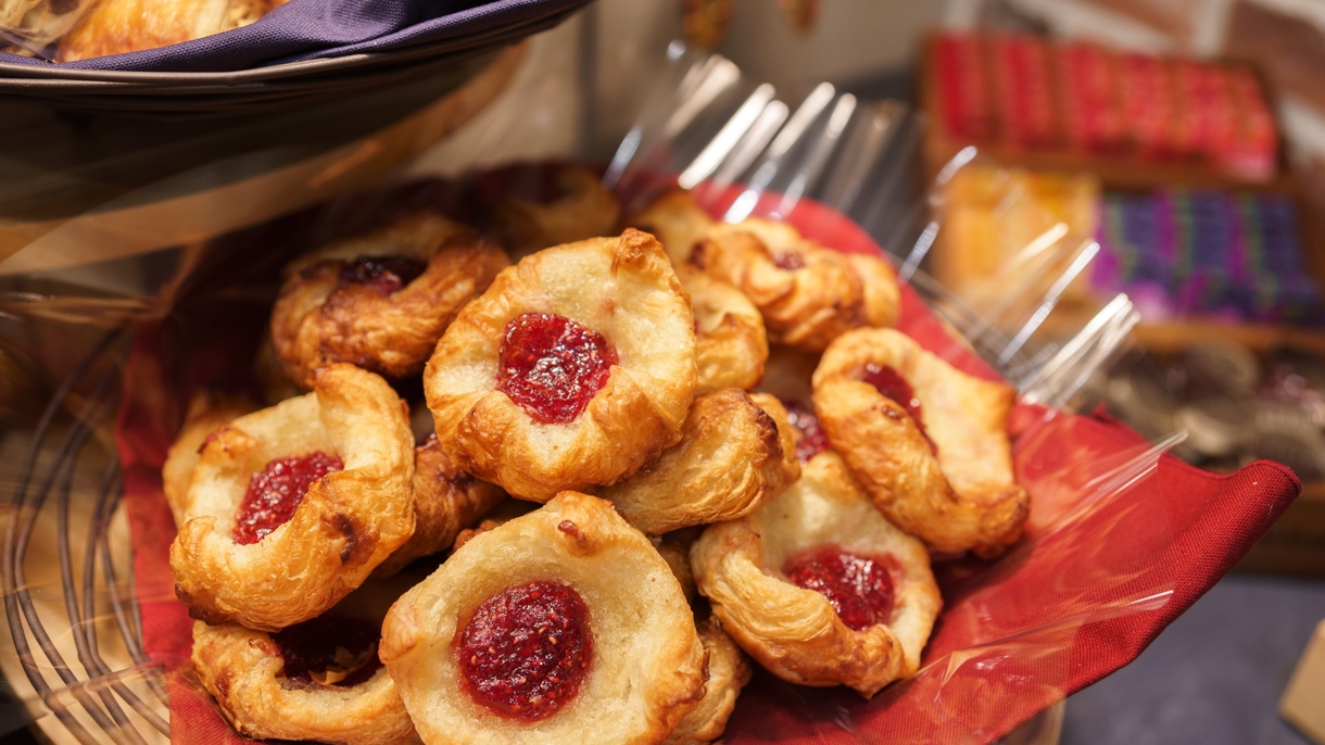 ホテル内専用オーブンで焼き上げています