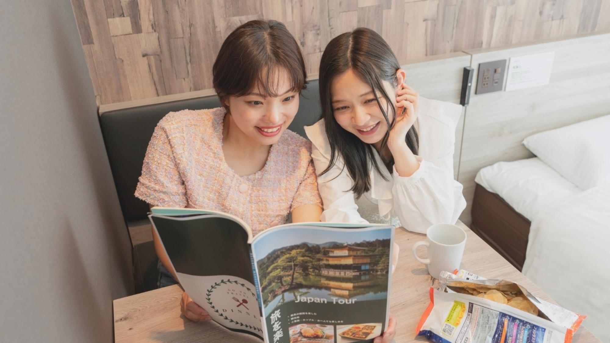 ２名様でもお使いいただけます。ワイドデスクで作業も捗ります※使用感イメージ