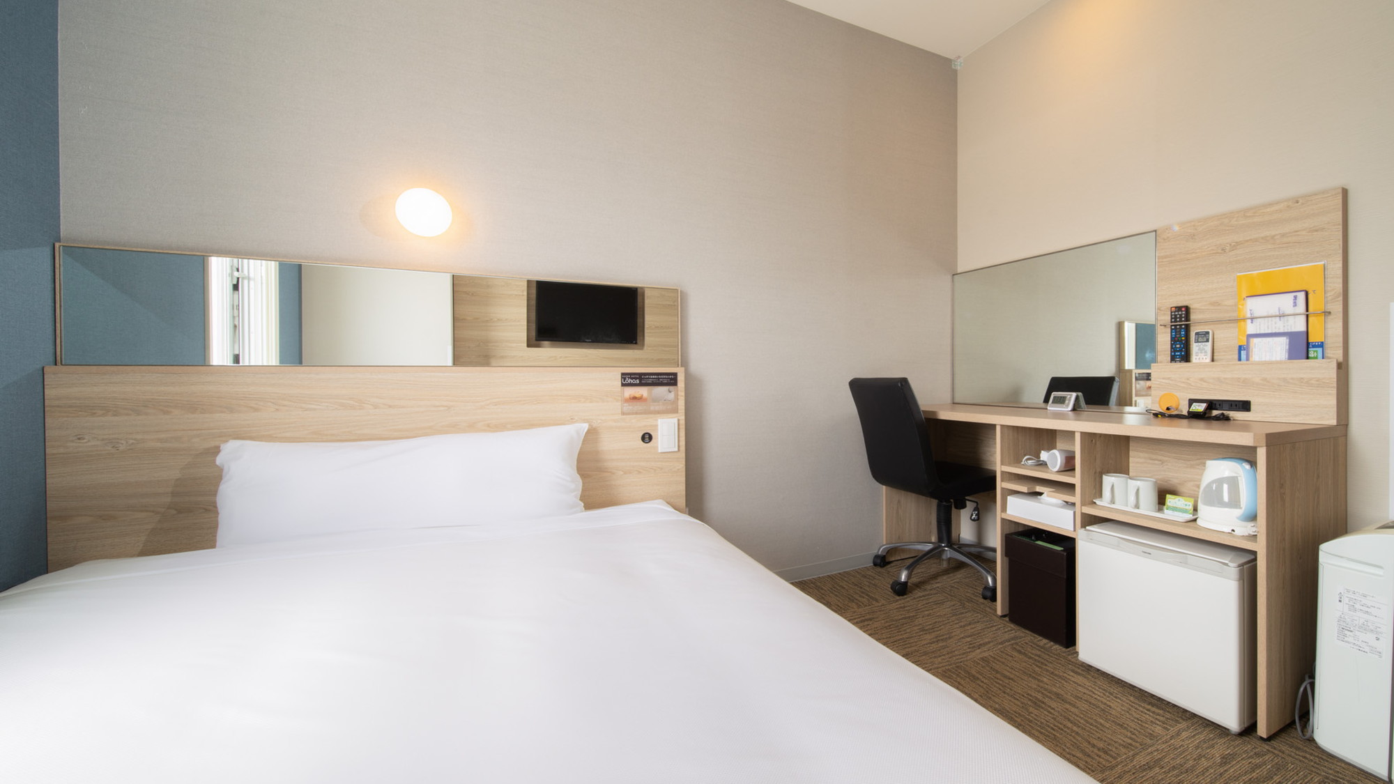 眠りを追及した150cm幅のワイドベッドと適度な硬さのマットでぐっすり