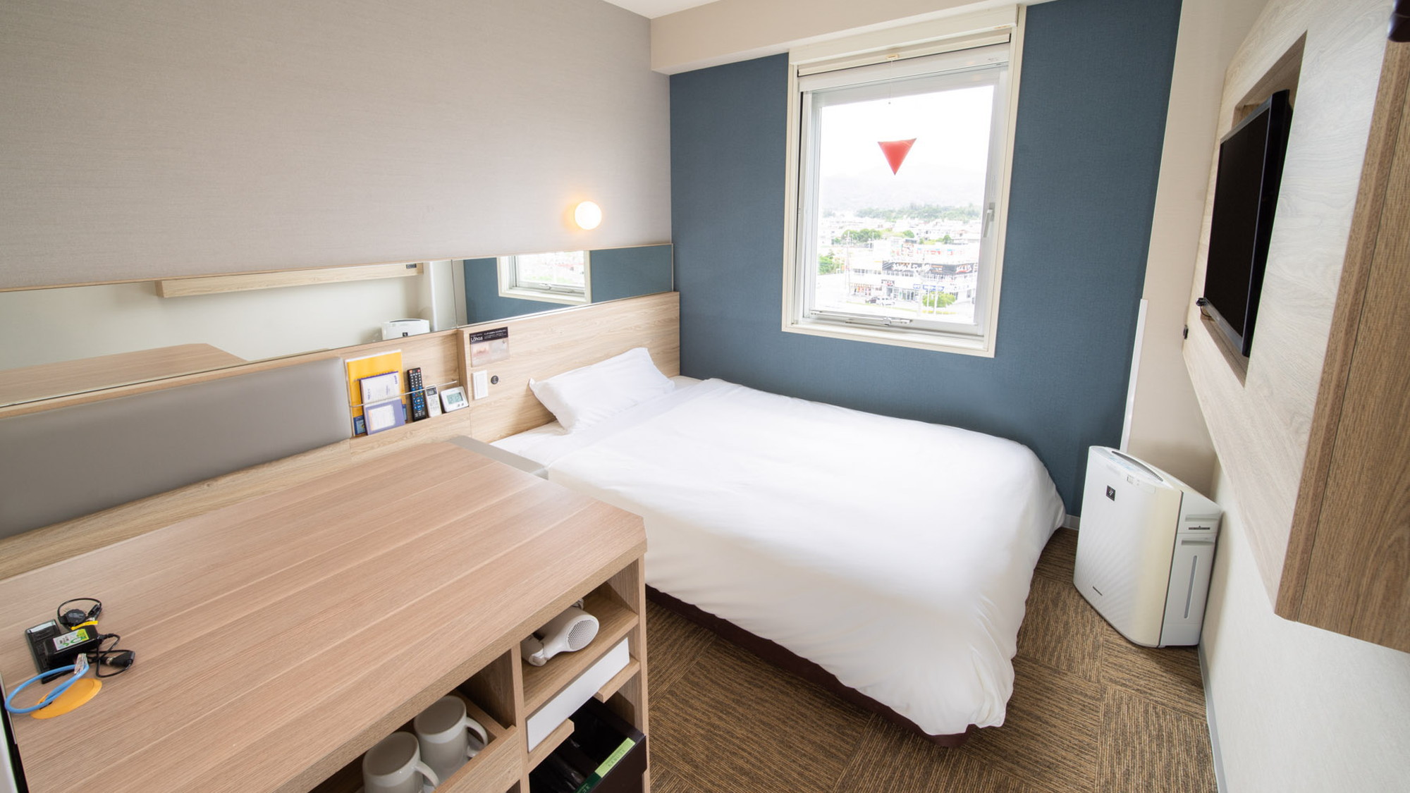 広々としたデスクで作業もしやすいです