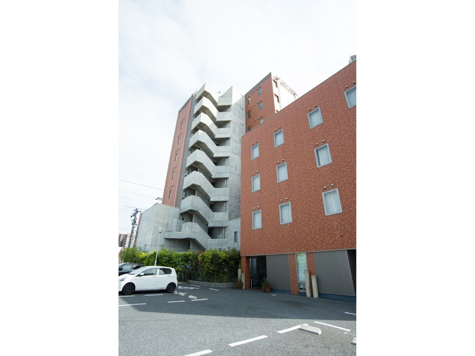 外観（駐車場側）