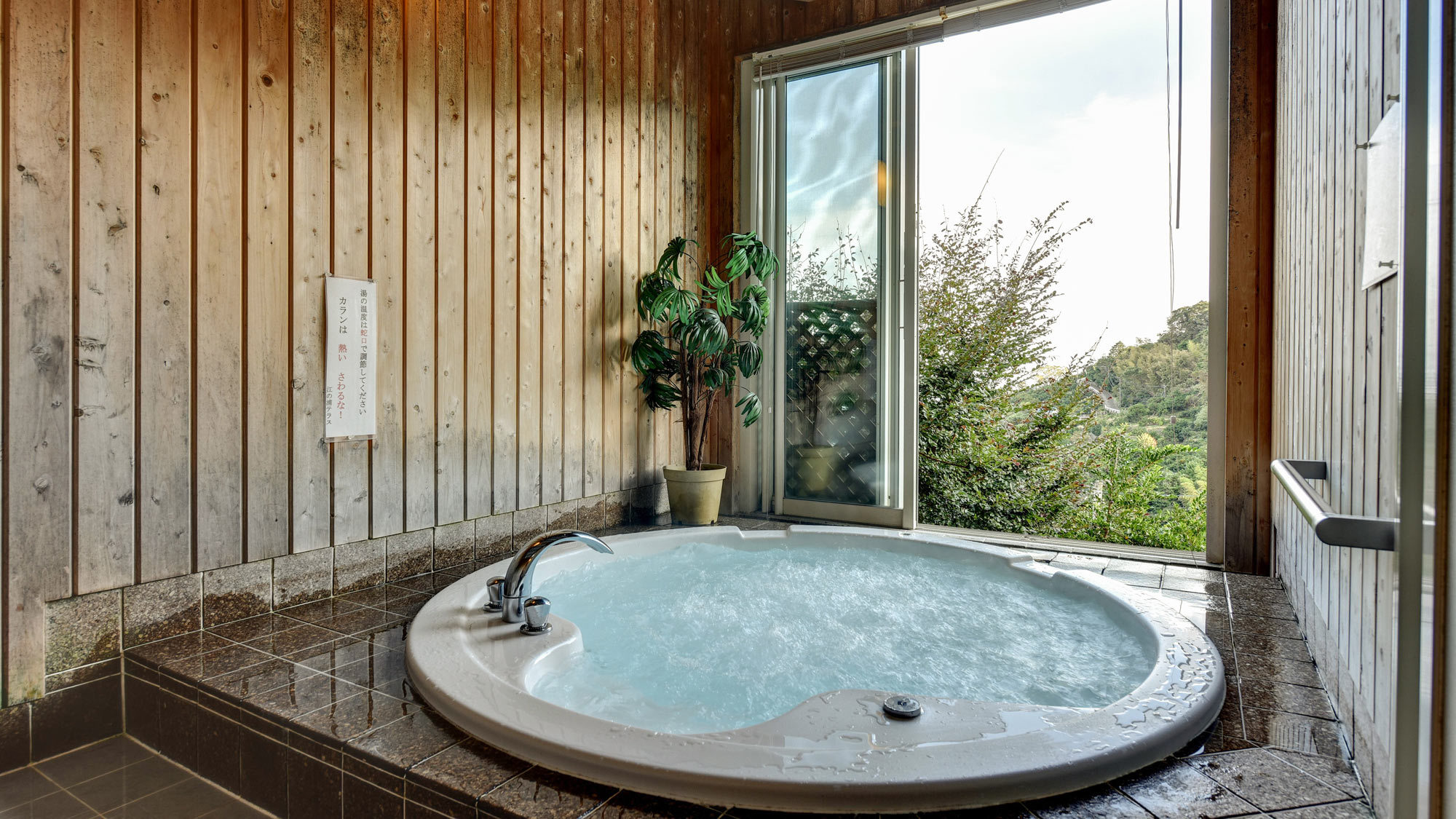 Enoura Terrace The 3-star Enoura Terrace offers comfort and convenience whether youre on business or holiday in Hakone. The property has everything you need for a comfortable stay. To be found at the property are f