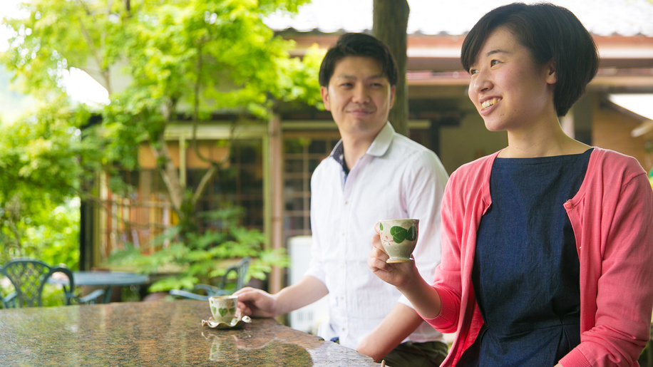 チェックイン後はテラスでコーヒータイム。美味しい空気の中でいただくコーヒの味は格別！