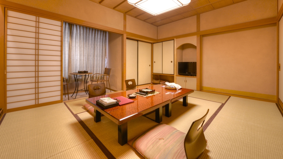 *和室10畳（客室一例）/純和風のしつらえが落ち着く和室のお部屋。団欒のひと時をお過ごし下さい。