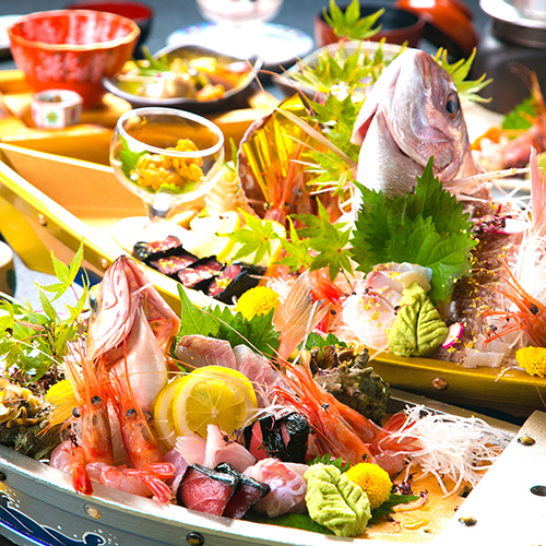 ご夕食魚には一切の妥協なし！北陸の海の恵みをお腹いっぱいお楽しみください。