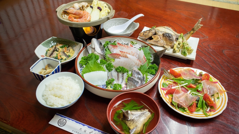 *【夕食一例】毎朝仕入れる「キトキト海の幸」をメインにした海鮮料理