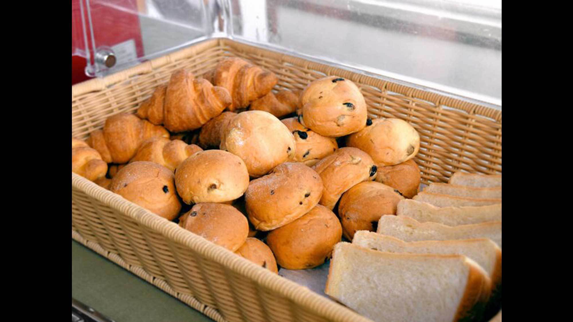 【朝食バイキング】パン派の方もご安心ください♪