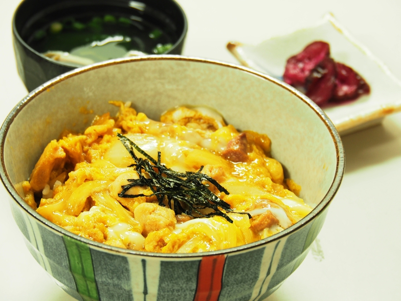 夕食処『花々亭』日本三大地鶏の比内地鶏を使用したオリジナルレシピの親子丼