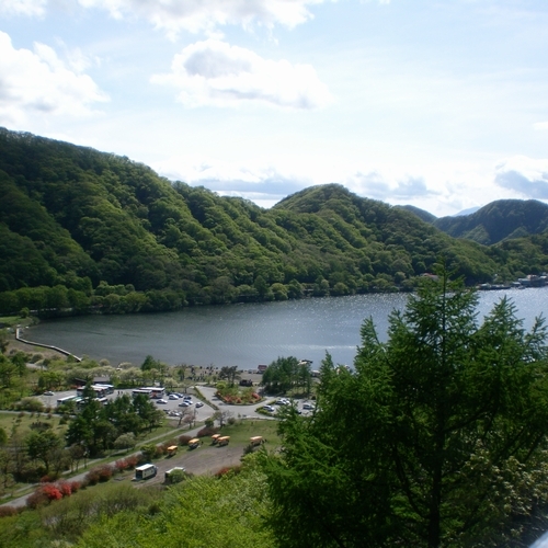 当館から車で約２０分ほどで行けちゃう湖『榛名湖』