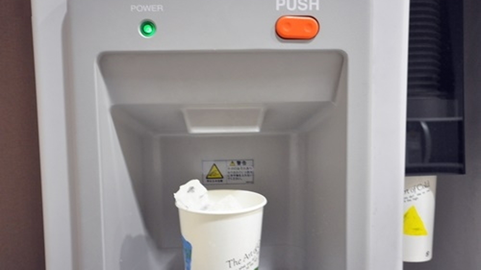 4・9F製氷機お飲み物や食品の保冷など、ご自由にご利用ください♪ 