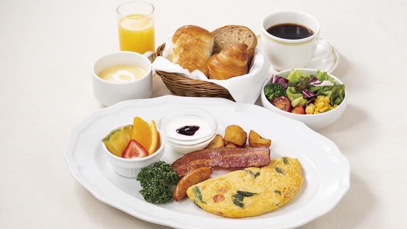 朝食・洋朝食（パン）卵料理・パン・サラダ・スープ付きのセットです。  