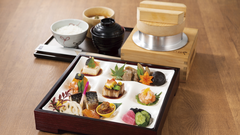 朝食・和御膳（冬）冬メニューの一例です。釜炊きご飯、味噌汁、季節のおかず、自家製豆腐のセットです。