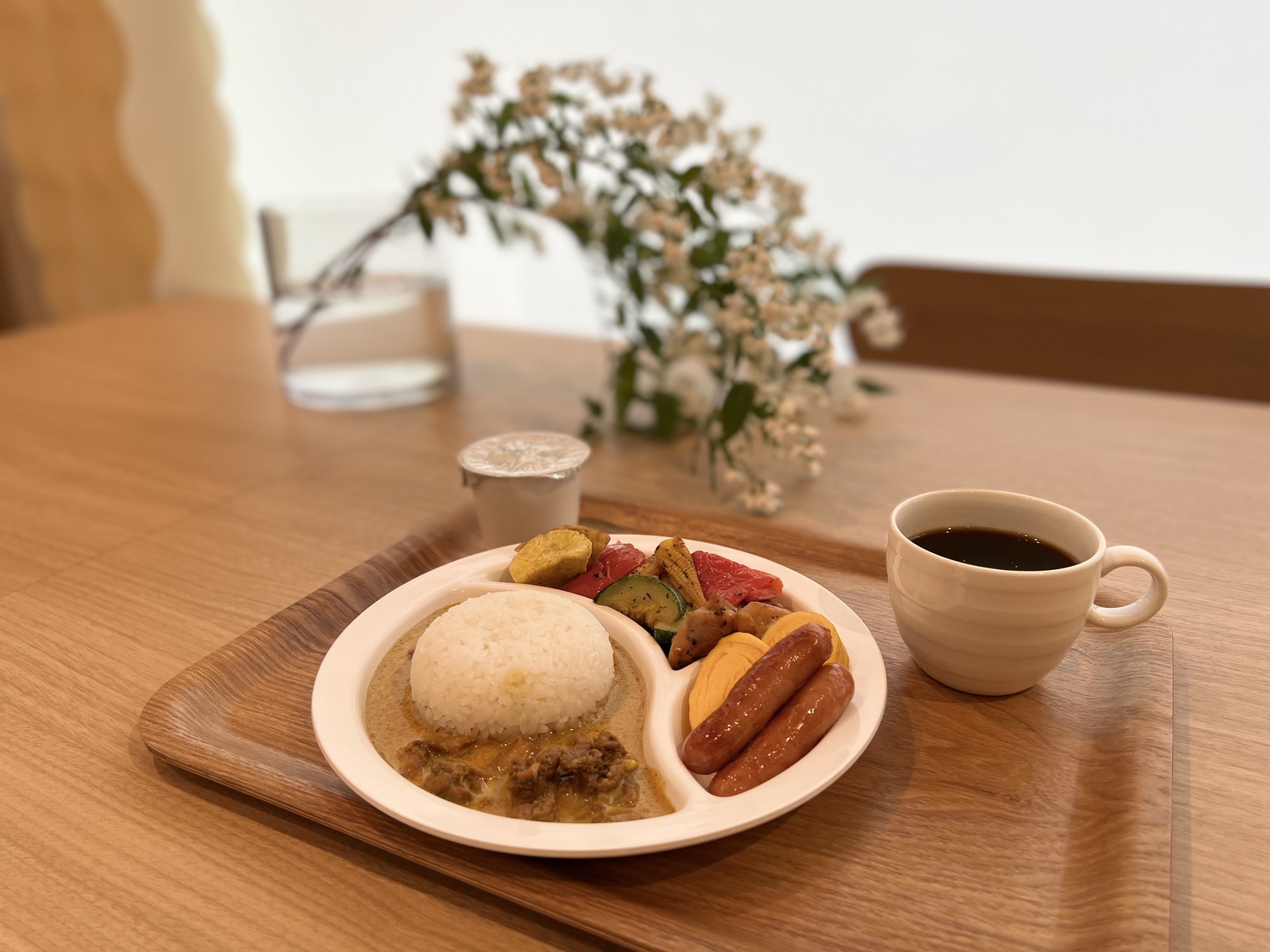  スリランカカレーが人気の朝食（イメージ） スリランカカレーが人気の朝食（イメージ）