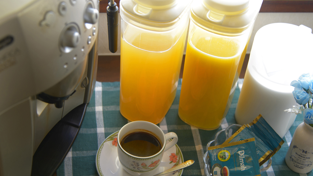 朝食のドリンクコーナー