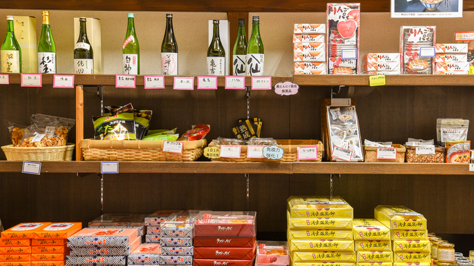 *【売店】当館オリジナル商品や、地酒、お菓子等を取り揃えています