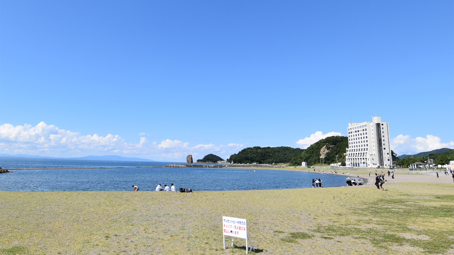 *浅虫海岸/陸奥湾の眺めが良く、海も空も綺麗な景色をご覧頂けます。