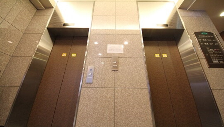 本館・別館ともにエレベーターは２機ございます。