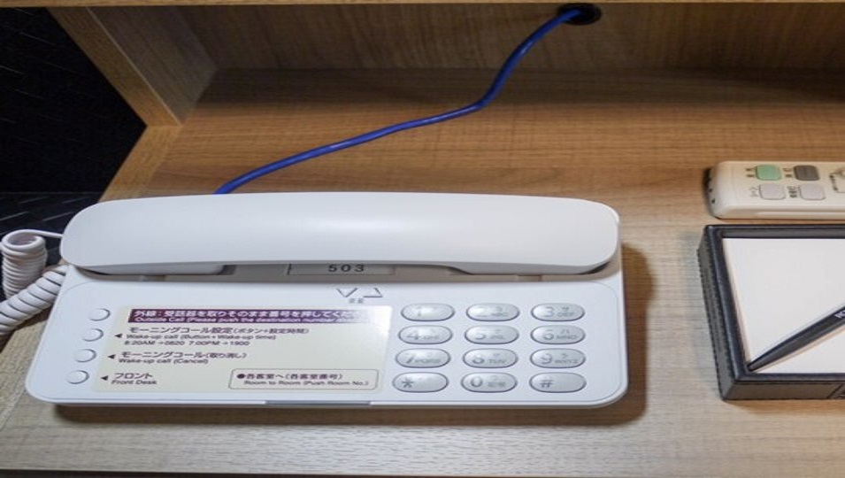 ホテルフロントへのお問合せの際には、客室内電話機をご利用下さいませ。