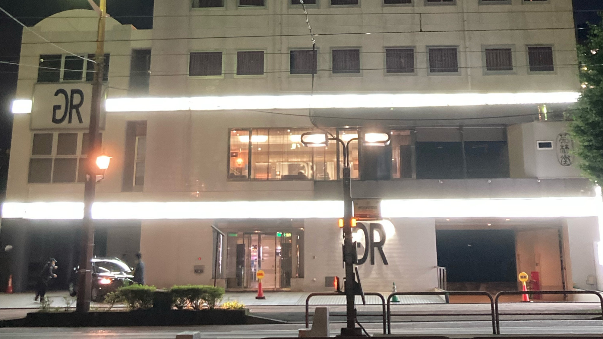 外観(夜)