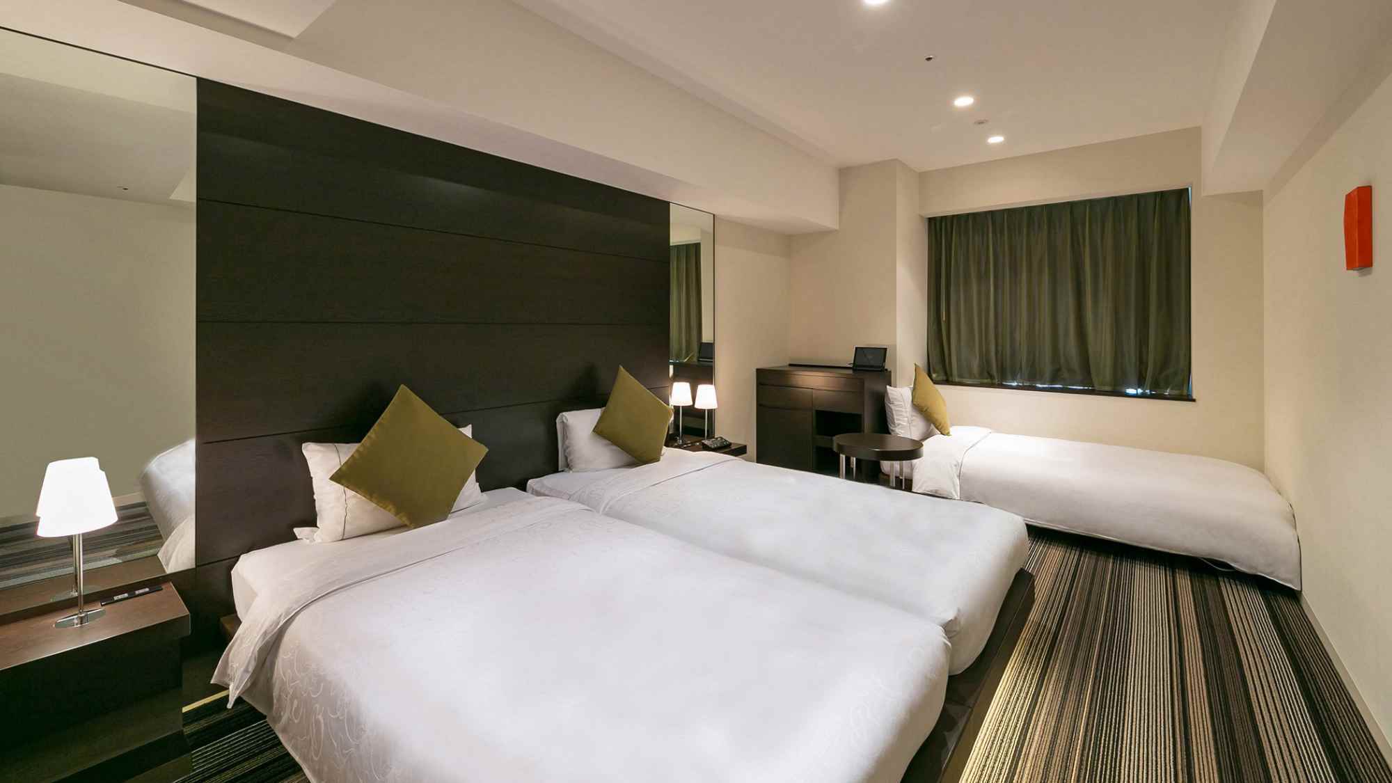 【客室】エグゼクティブデラックスコーナールーム トリプル（27㎡）