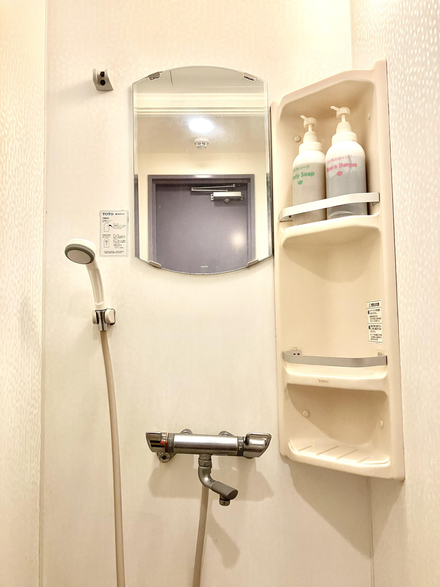 24時間共有シャワーShared bath room (24 hours open)