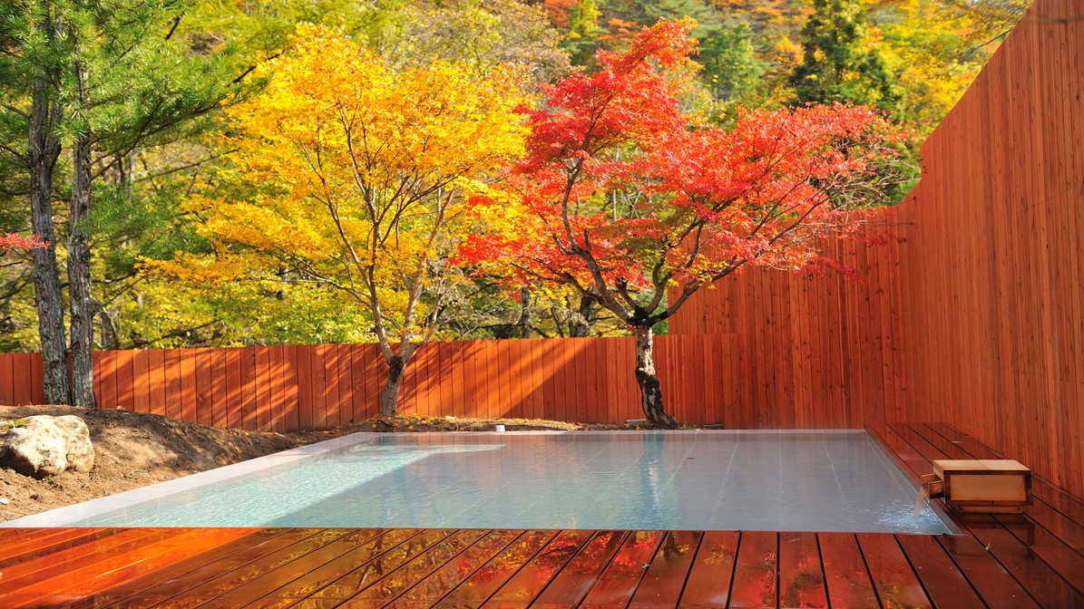 小浴場こもれび乃湯露天風呂紅葉