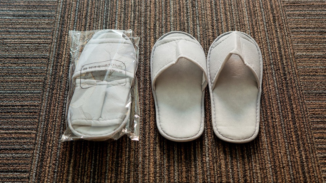 ＜安心の清潔！＞使い捨て紙スリッパ