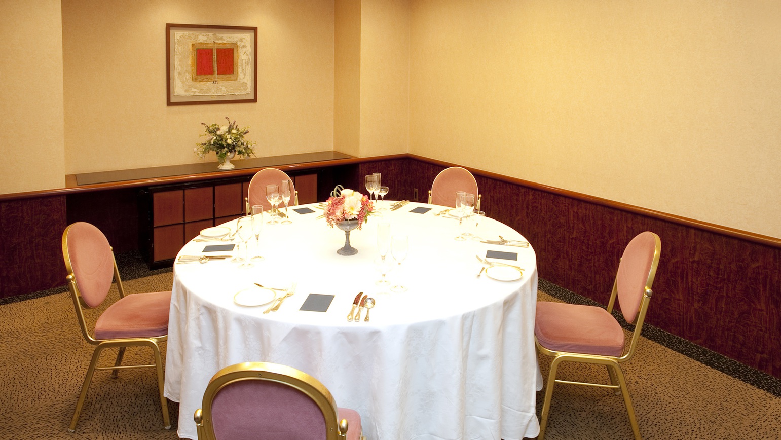 ＜宴会場＞「スミレ」