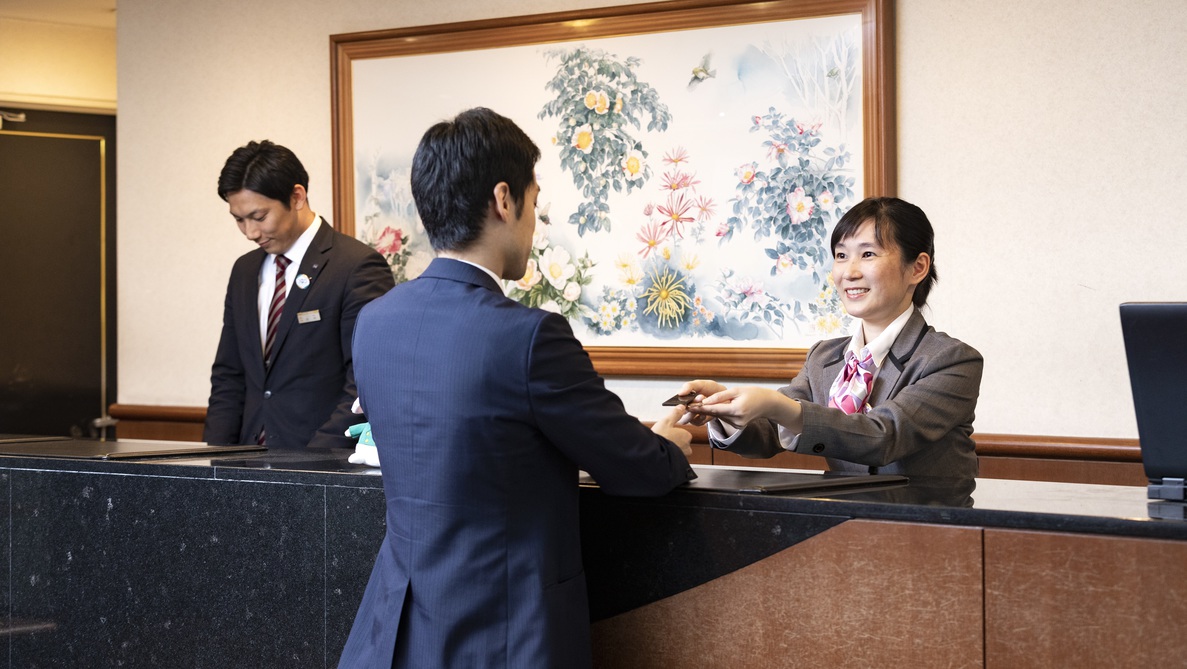 ＜フロント＞心を込めて、笑顔でお迎え致します！