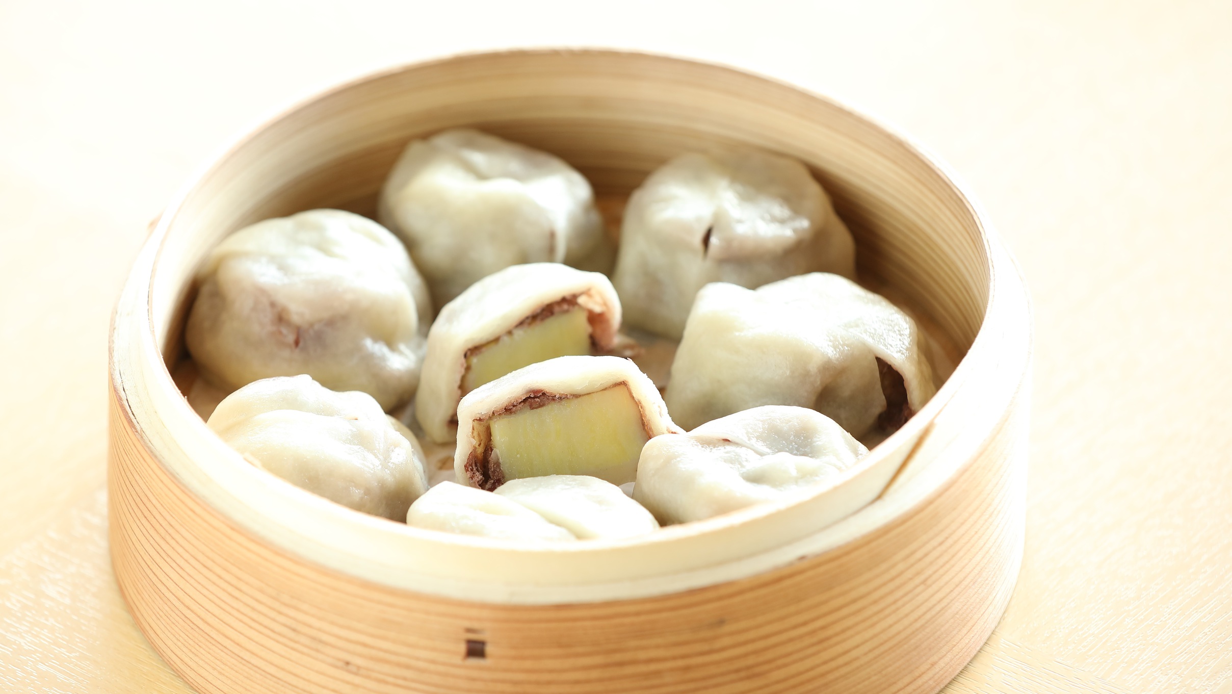 ＜朝食＞【熊本名物】いきなり団子サツマイモと小豆あんをお餅で包んで蒸した上品な一品