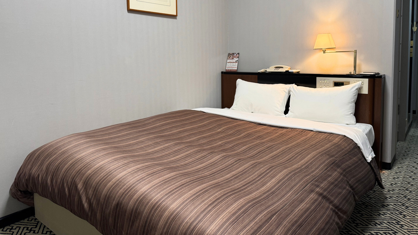 <エコノミーダブルルーム熊本城側>１６㎡／ベッド幅１４０cm