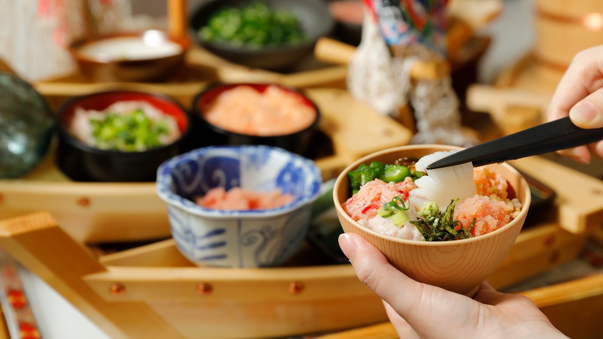 朝食イメージ「なまら丼」コーナー旬の具剤をご用意しております。