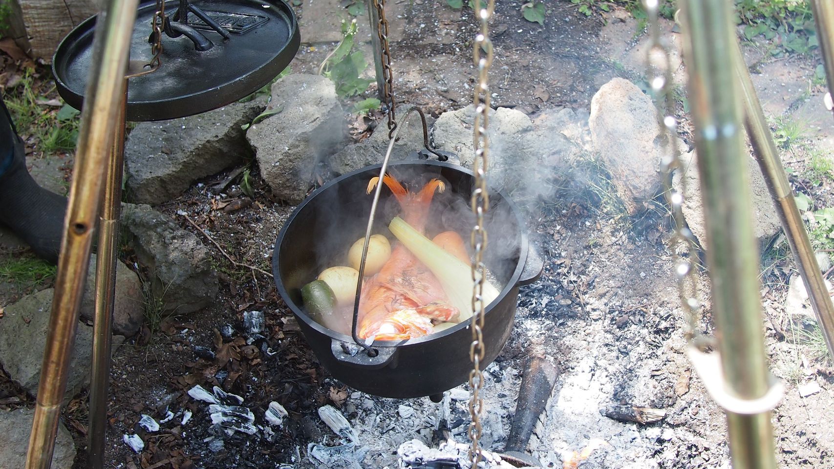 ダッチオーブン料理〜金目鯛のハーブ焼き